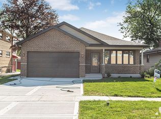 621 N Yale Ave, Villa Park, IL 60181