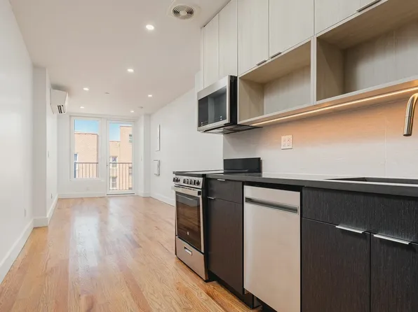 375 Lefferts Avenue image 3 of 13