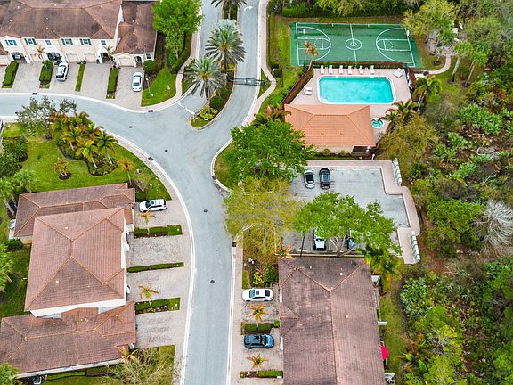 3rd image of 101 SW Otter Run Place