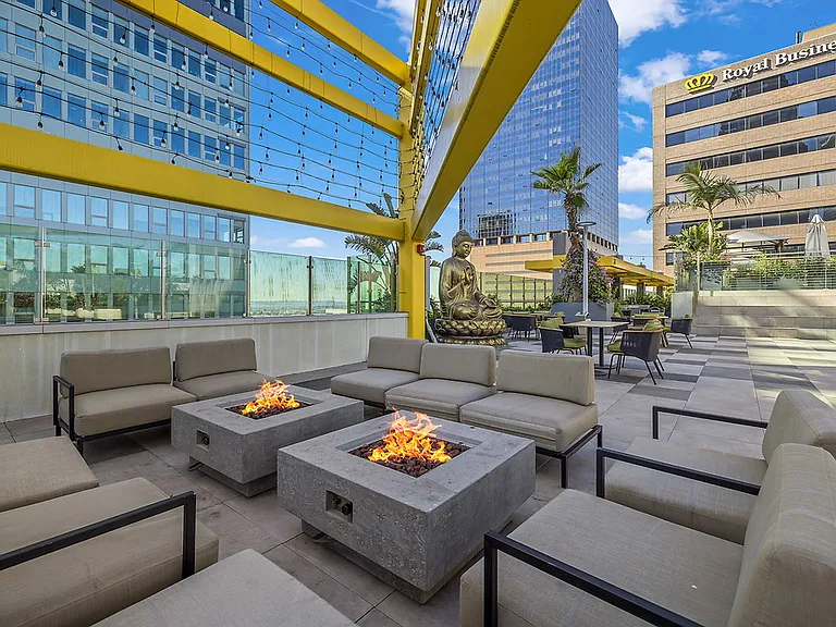 Skylux on Wilshire — Photo 39