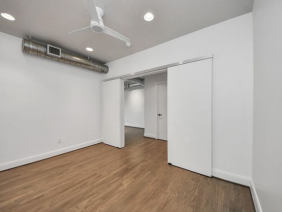 3rd image of 1005 S Shepherd Dr APT 616