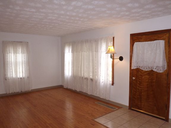 2nd image of 118 Chandler Ave