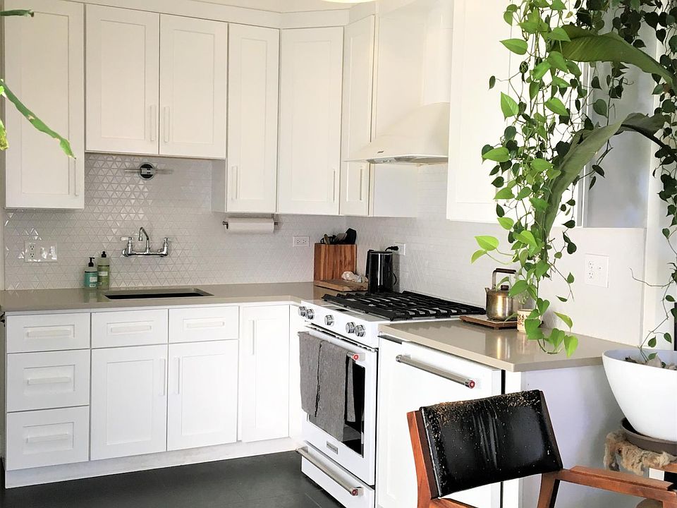 1st image of 3329 W Pierce Ave #1