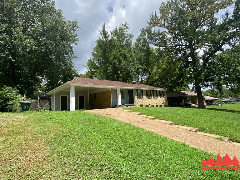 2370 Hillside Ave — Photo 4