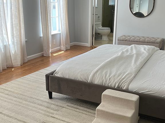 3rd image of 5884 Catesby St