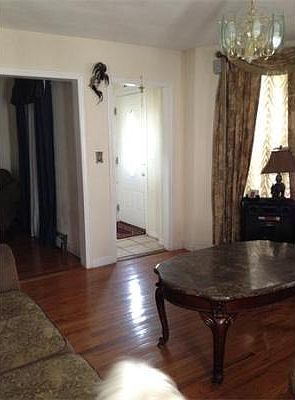3rd image of 43 Crawford St