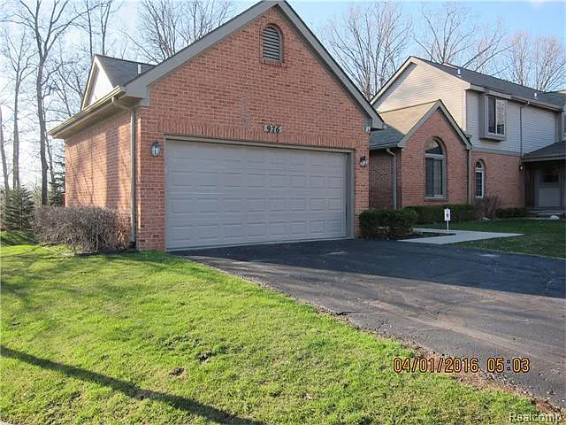 976 Rosewood Ct photo 1