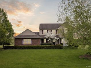 2817 Wheat Valley Dr, Howell, MI 48843