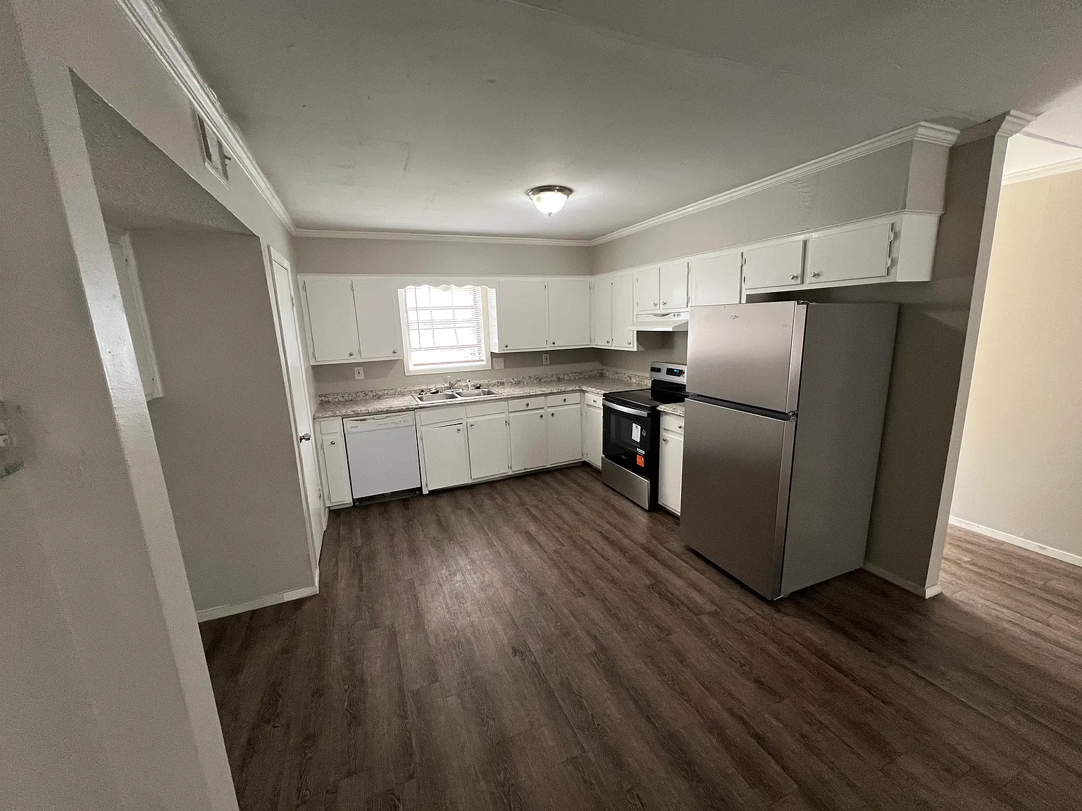 2 bed, 1000 sqft, $1,175 — Photo 2