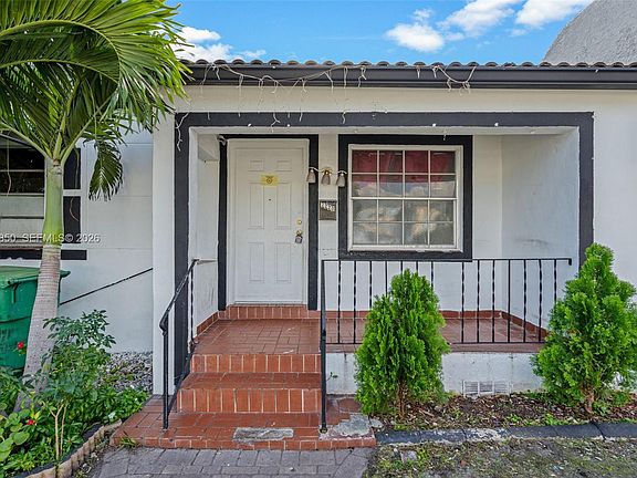 4th image of 2220 SW 16th Ter