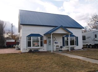 821 Utah St, Chinook, MT 59523