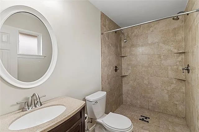 2716 N Sibley St — Photo 13
