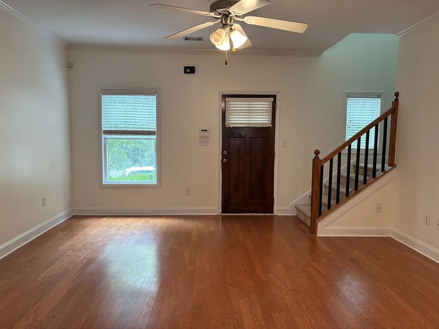2 bed, 2.5 bath, 1400 sqft, $1,800 — Photo 3
