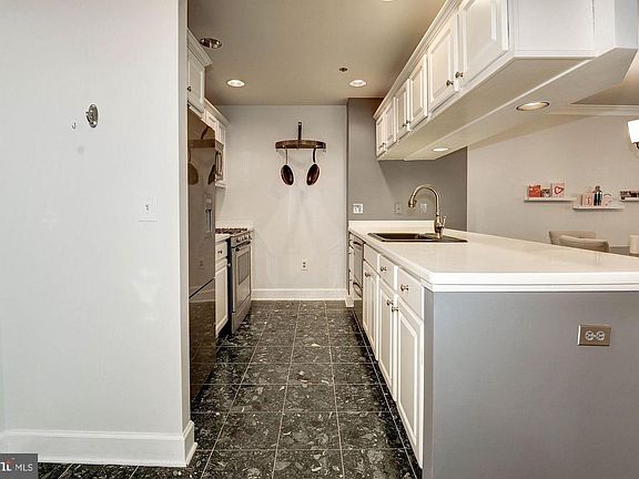 4th image of 1050 N Stuart St APT 225