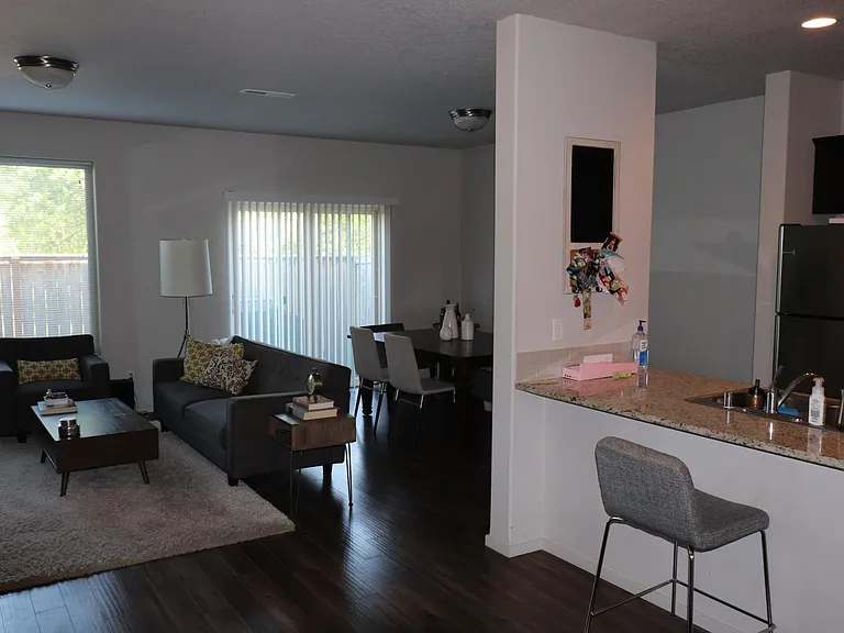 8203 NE 15th Ave — Photo 3