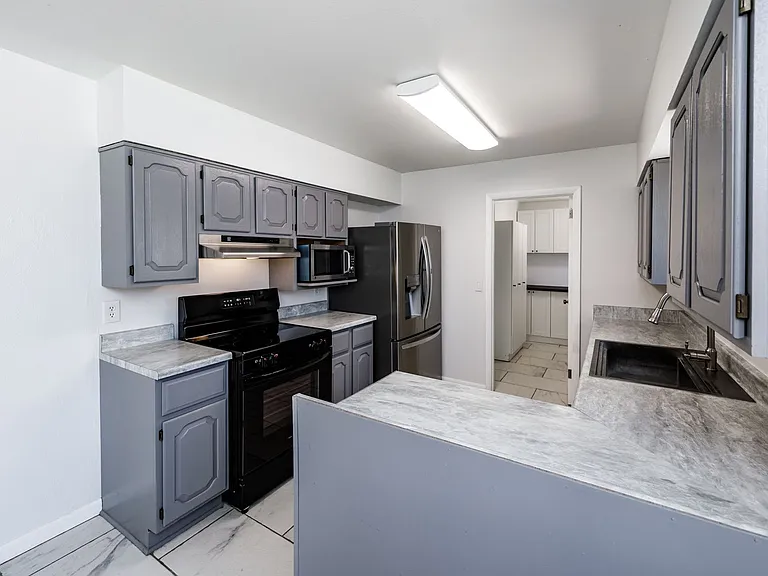 129 Ely St — Photo 15