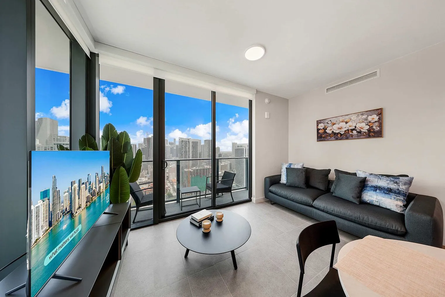 2 bed, 2.0 bath, 592 sqft, $5,817 — Photo 1
