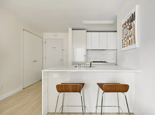 Rented by New York Casas Ltd. | media 32