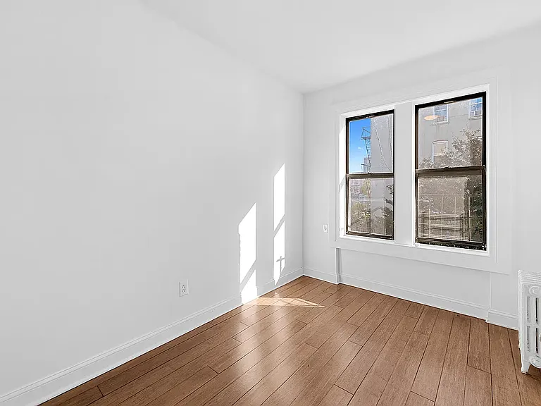 619 E 5th St #12A — Photo 1