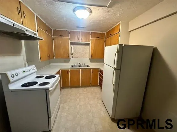 2304 Lincoln Rd #M1, Bellevue, NE 68005