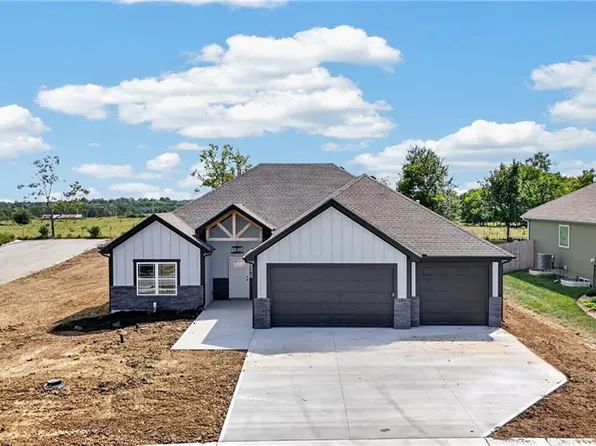 11109 E 209th St, Peculiar, MO 64078