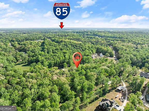 2nd image of 360 Davenport Rd