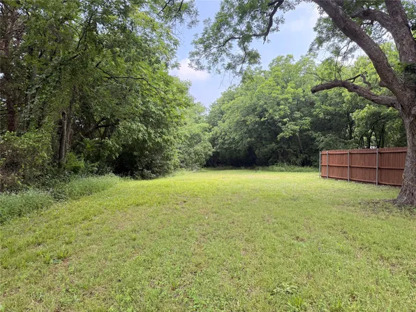 113 Davis St, Farmersville, TX 75442