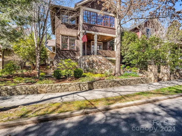 34 Cheshire Dr, Black Mountain, NC 28711