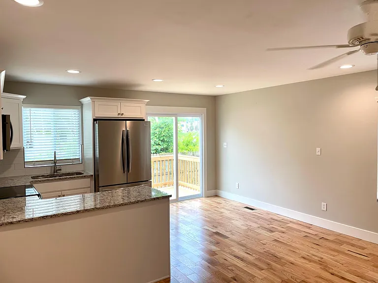 1416 Charleston Ave — Photo 3