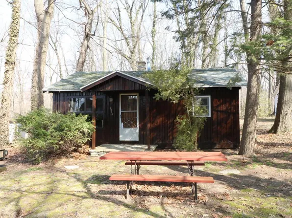 67200 Oak Ct, Dowagiac, MI 49047