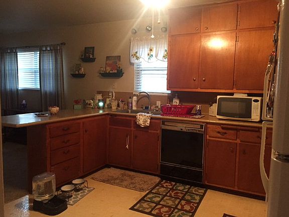 3rd image of 1207 E 51st St