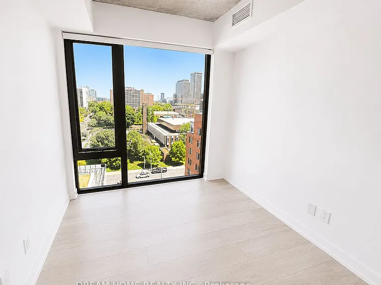 47 Mutual St #807 — Photo 10