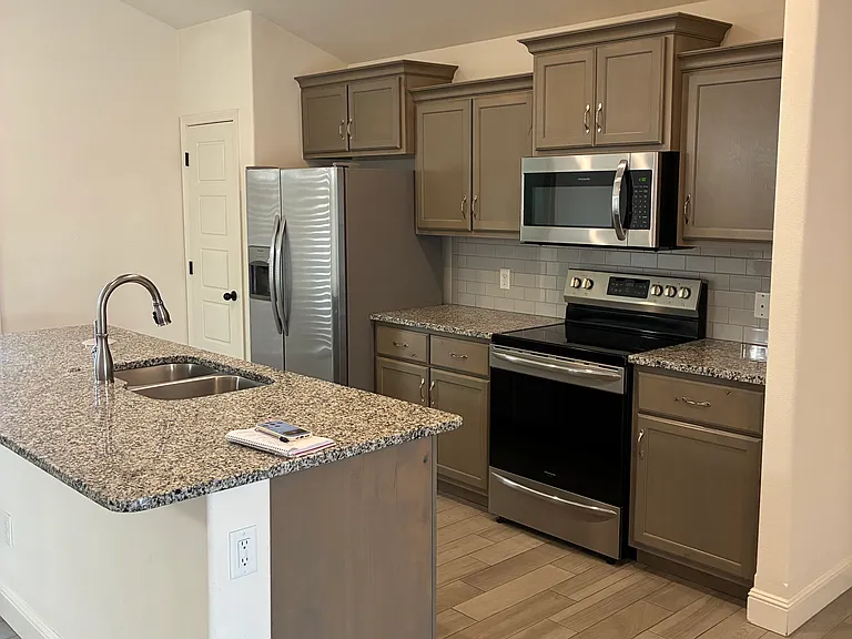 1110 Matthew Cir — Photo 3