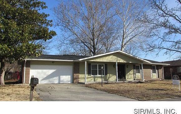 1st image of 6 Jeanette Dr