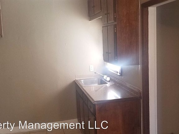 5th image of 1213 N Woodland St