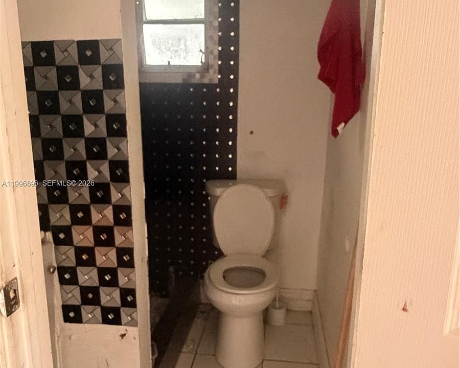 1st image of 634 SW 10th Ave
