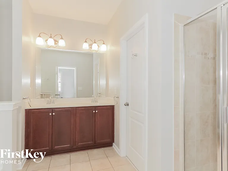 1057 McLaren Dr — Photo 10