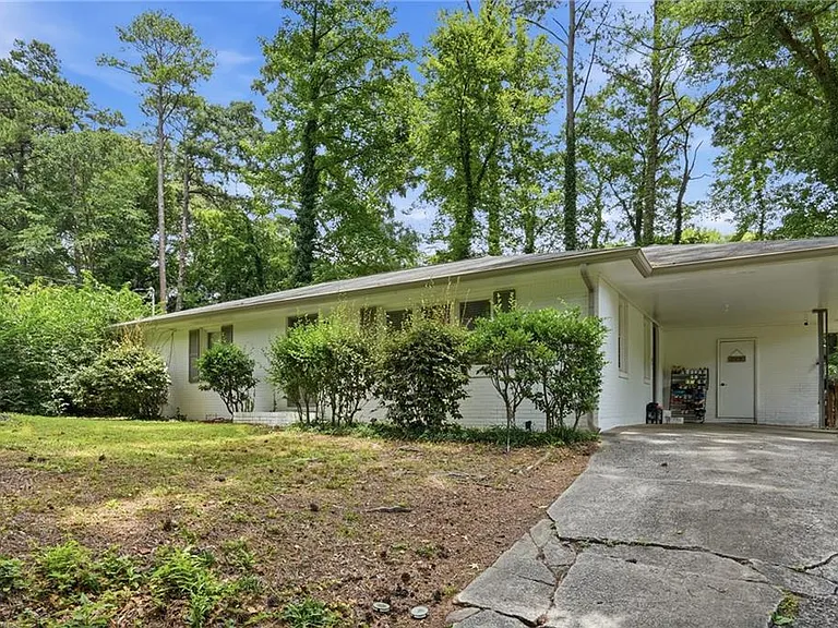 581 Meadowbrook Dr SE — Photo 2