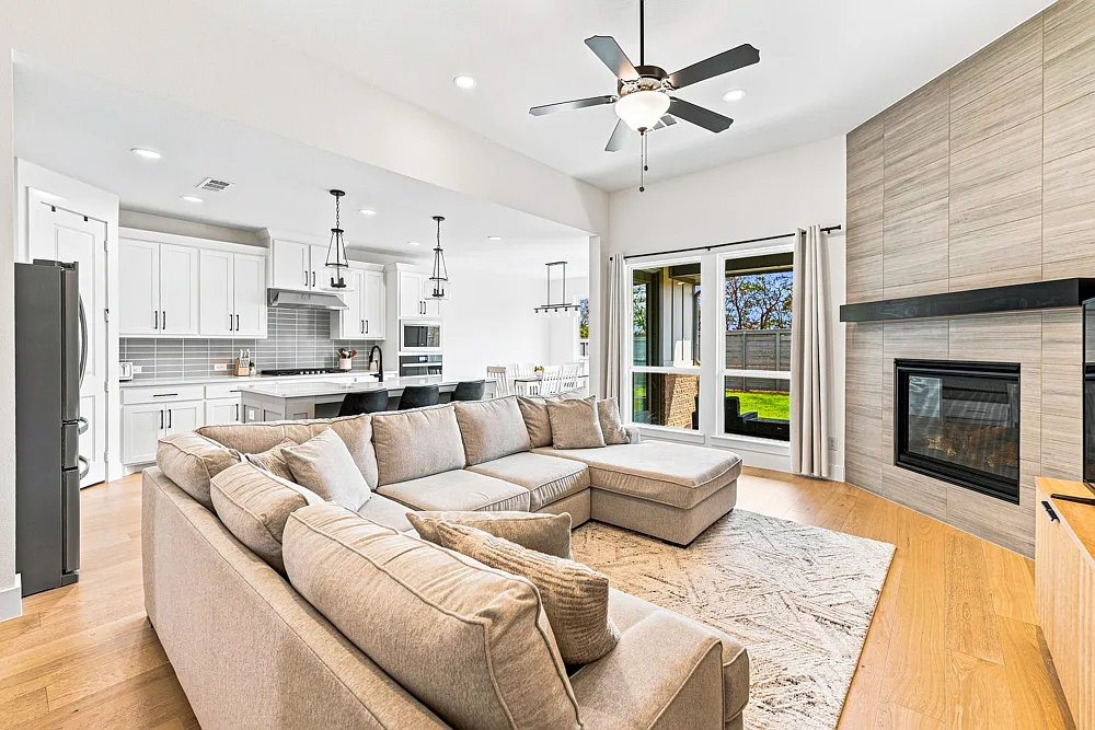 4 bed, 2300 sqft, $3,500 — Photo 3