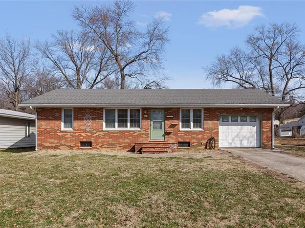 521 Illinois Ave, Wood River, IL 62095