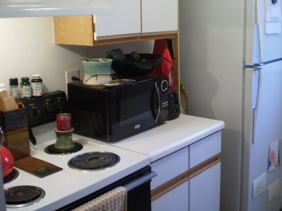 Solid appliances nicely arranged