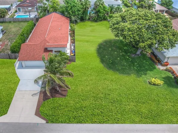 663 110th Ave N, Naples, FL 34108