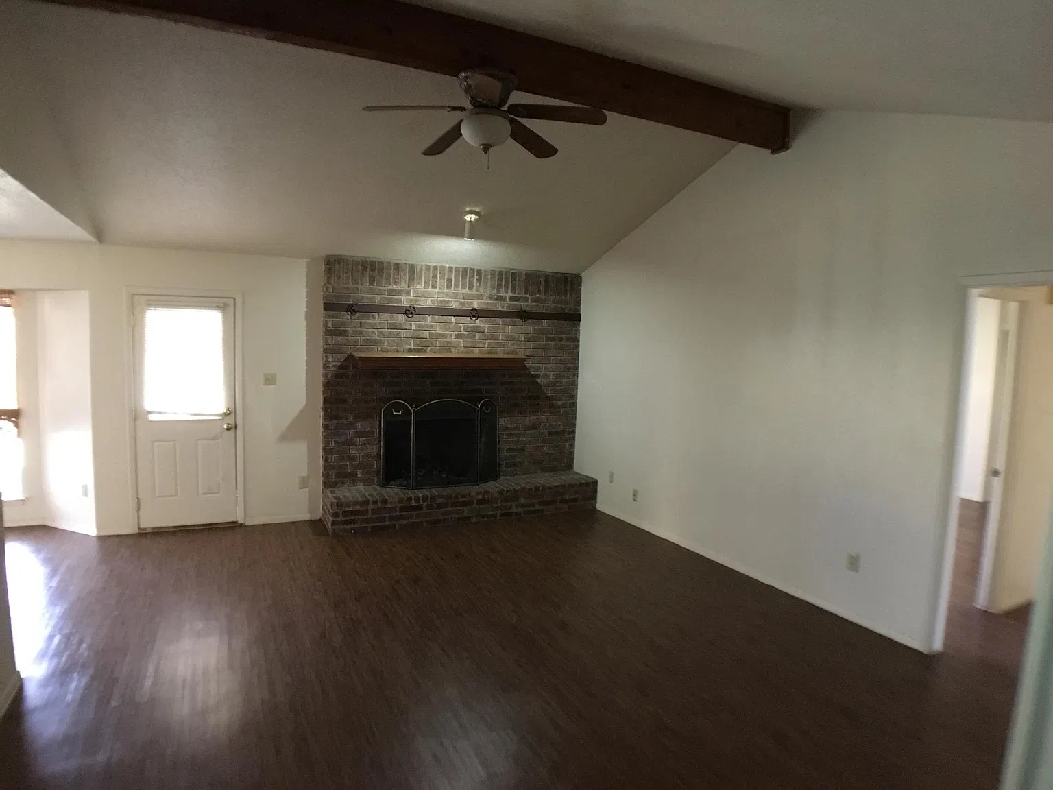 3 bed, 1356 sqft, $1,900 — Photo 3