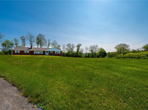 2705 Lower Macungie Rd, Emmaus, PA 18049