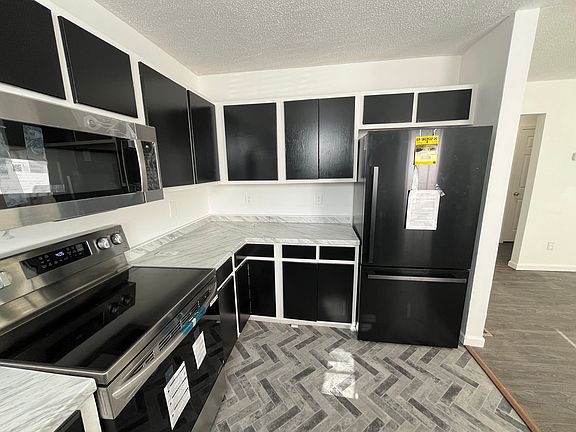 2nd image of 804 Pine St