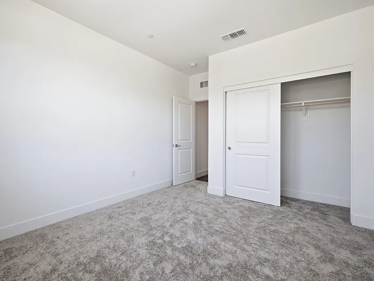 2681 Dashwood St — Photo 15