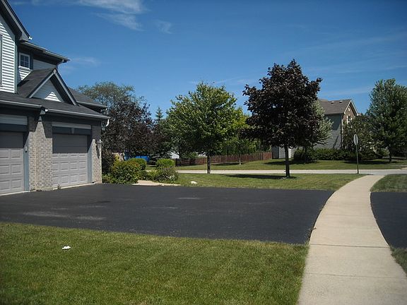 3rd image of 906 Eaton Ln