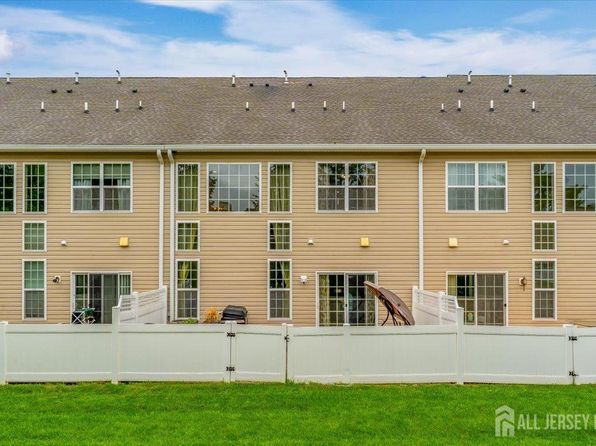 2420 Canterbury Ln, North Brunswick, NJ 08902