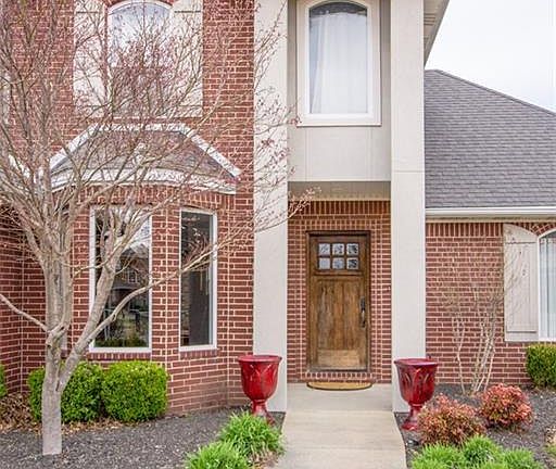 2nd image of 5304 S Braebourne Ct