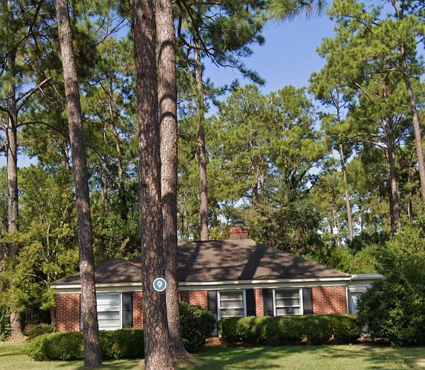 2nd image of 2125 Robinhood Rd